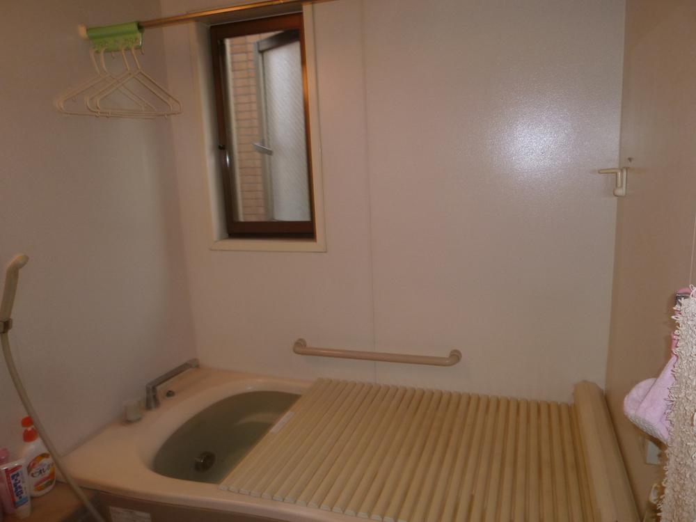 Bathroom. Local (September 2013) Shooting