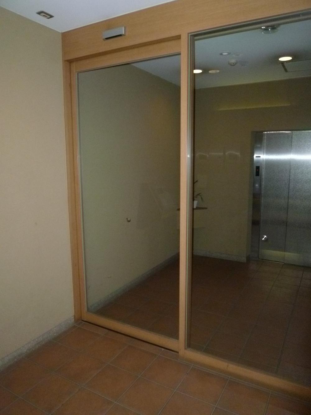 Entrance. Common areas