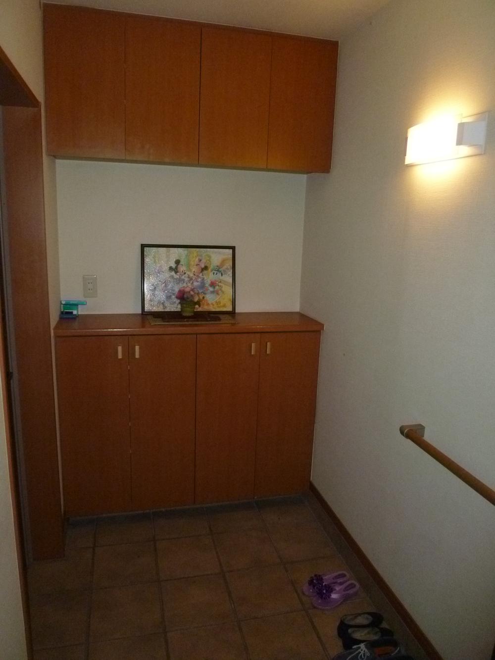 Entrance. Local (September 2013) Shooting