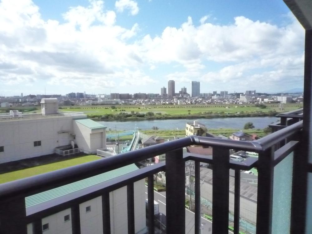 Other. Exposure to the sun ・ Good view