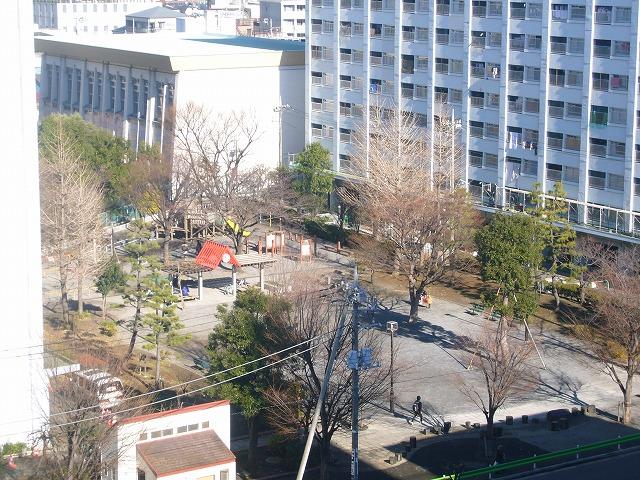 park. The adjacent land Yaguchi 2-chome Park