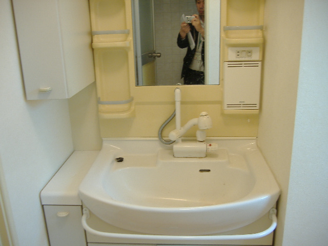 Washroom. Independent wash basin ☆