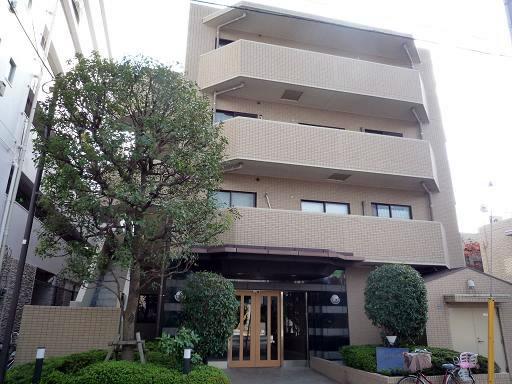 Local appearance photo. 5-story / 2000 Built