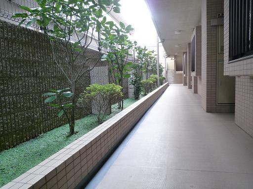 Other common areas. Common areas / You Yes widely the outside corridor