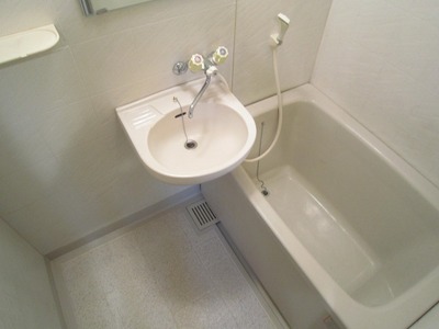 Bath. 2-point unit bus