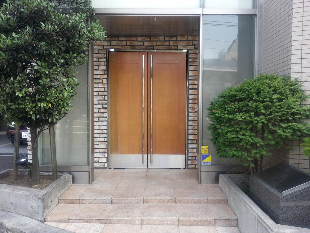 Entrance. Common areas