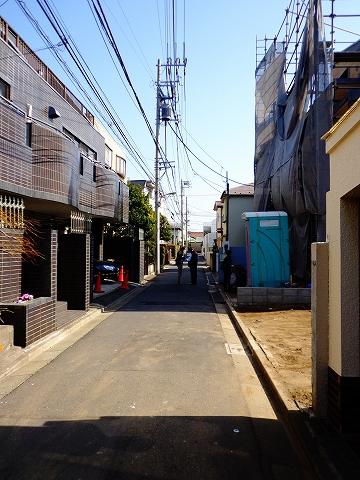 Local photos, including front road. Local shooting