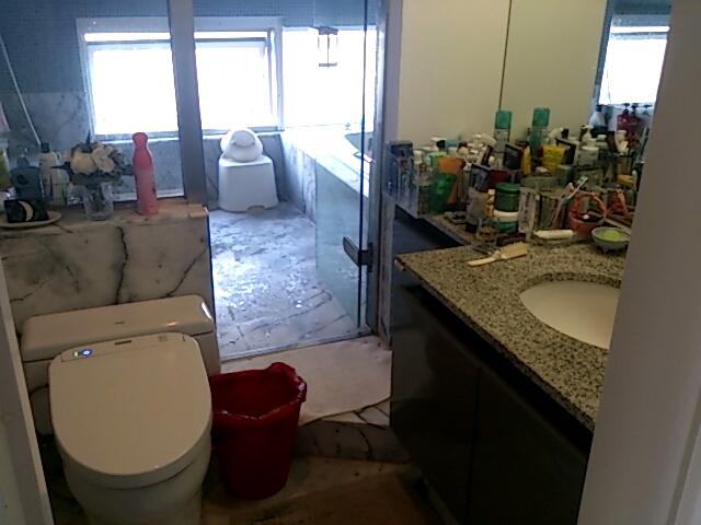 Wash basin, toilet. Room (August 2013) Shooting