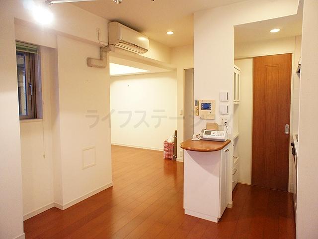 Living. Local (November 29, 2013) shooting evening shooting