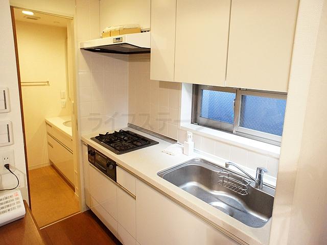 Kitchen. Local (November 29, 2013) Shooting