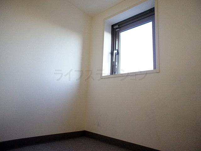 Non-living room. .attic