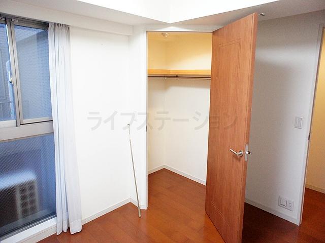 Receipt. Walk-in closet