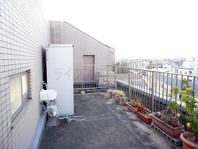 View photos from the dwelling unit. Local (November 29, 2013) Shooting