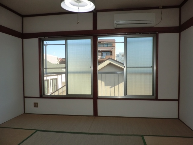 Living and room. Day preeminent