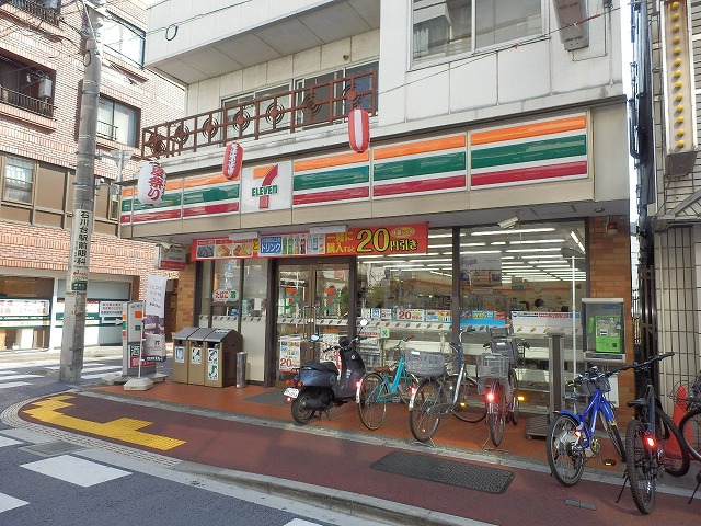 Convenience store. Seven-Eleven (convenience store) to 350m