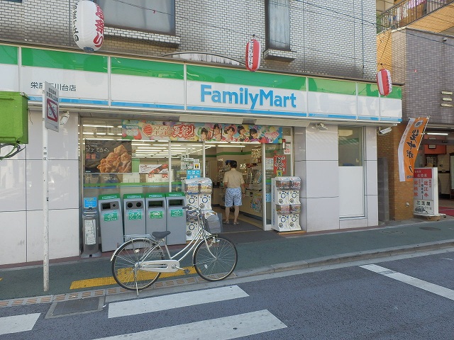 Convenience store. 500m to Family Mart (convenience store)