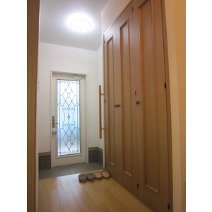 Entrance. Many shoe box storage