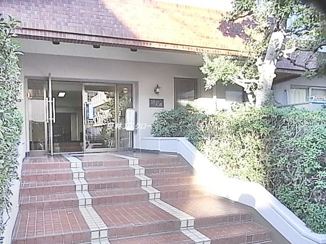 Entrance. Common areas