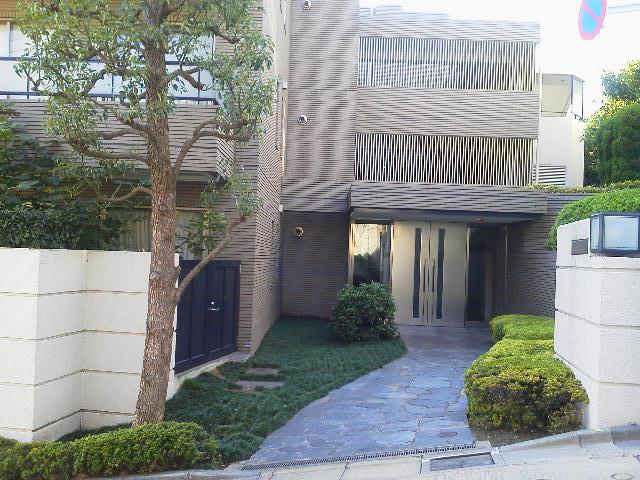 Entrance. Common areas