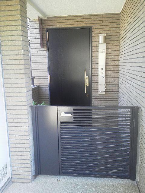 Entrance. Local (September 2013) Shooting