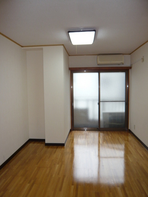 Living and room. Western-style 7 Pledge ☆ Facing south