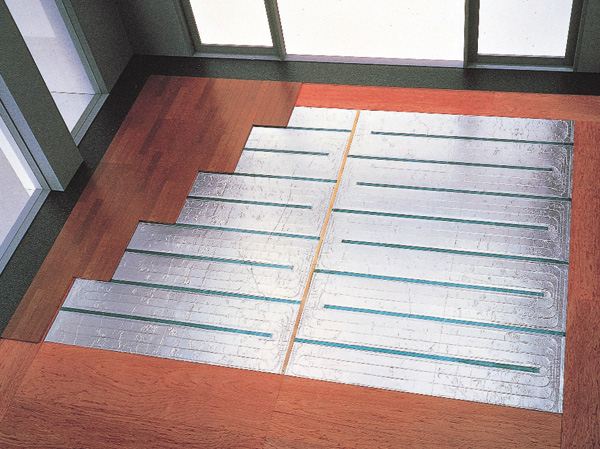 Living.  [TES hot water floor heating] Floor heating comfortably warm the whole room from feet. No diffusion of dust by the hot air, Since the use of the hot water also has excellent safety. (Same specifications)