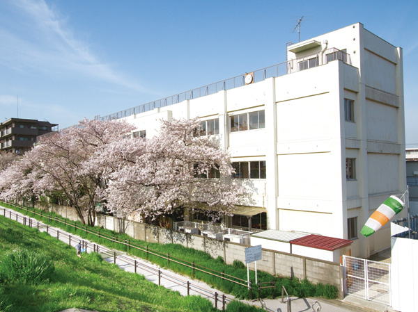 Surrounding environment. Ward Minemachi elementary school (8-minute walk / About 620m)
