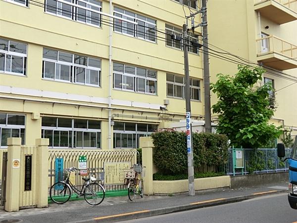 Primary school. 58m to Ota Ward Izumo Elementary School