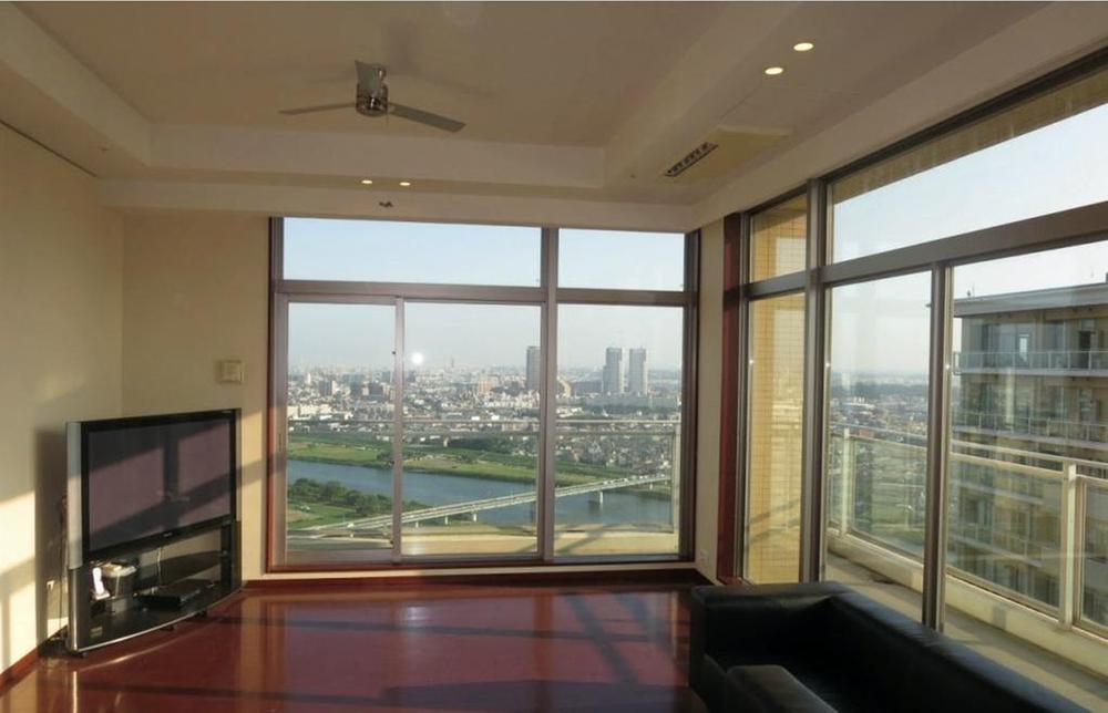 Living.  [living] About 24 Pledge of airy living