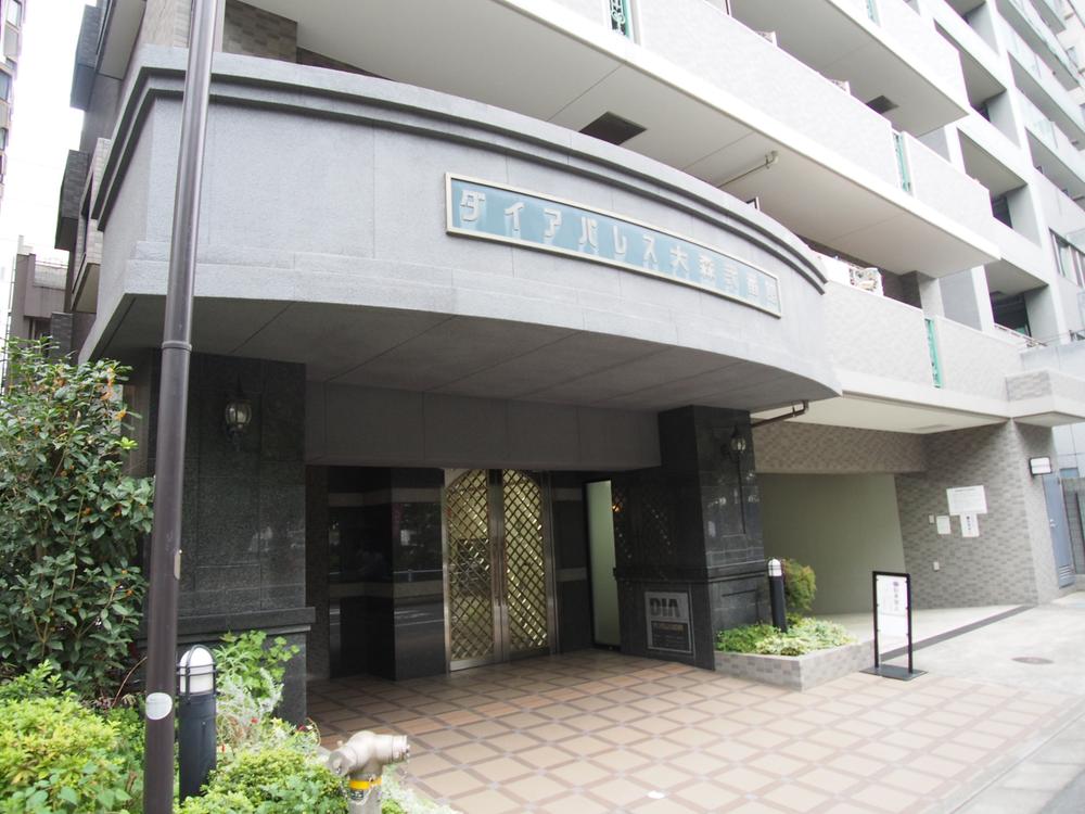 Entrance. Common areas