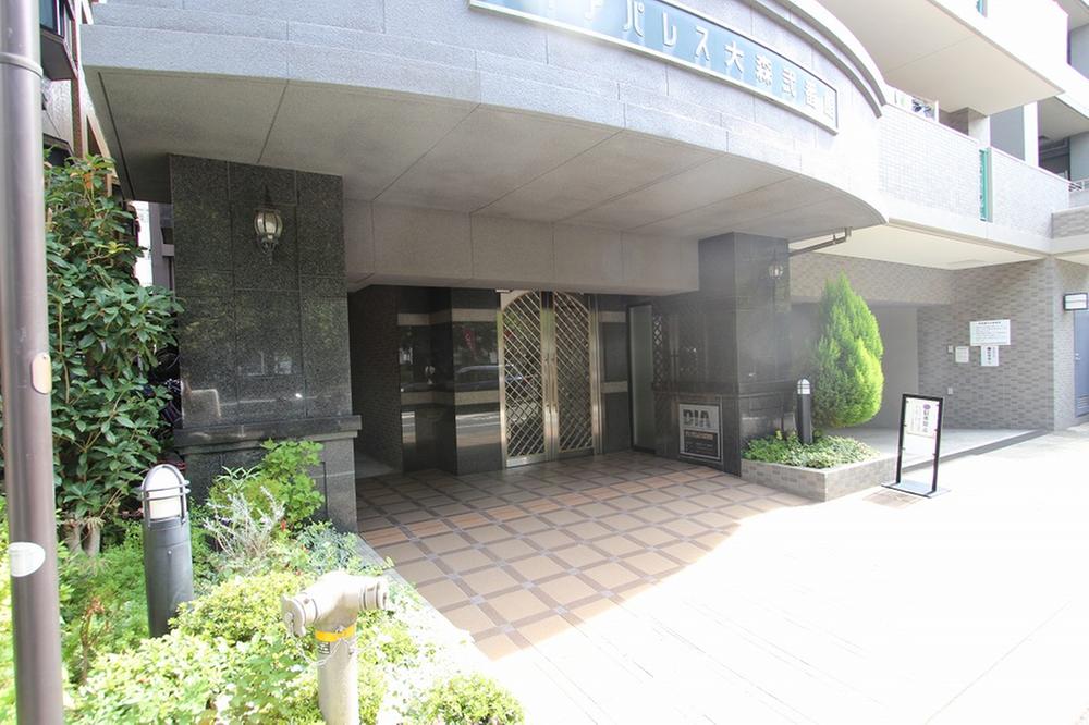 Entrance. A 5-minute walk from JR Omori Station
