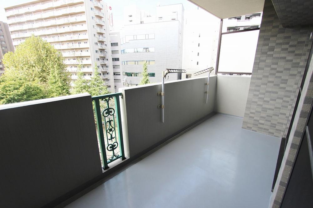 Balcony. You can use spacious there is a depth Local (10 May 2013) Shooting