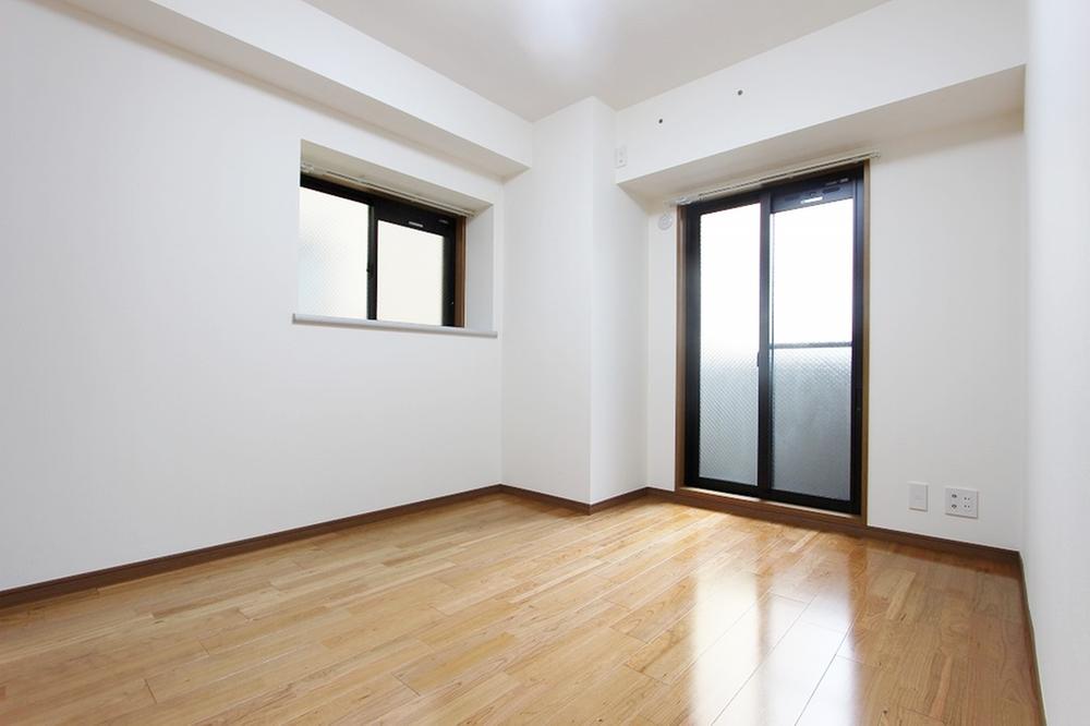 Non-living room. Balcony is attached to 3 direction east side of the room per room