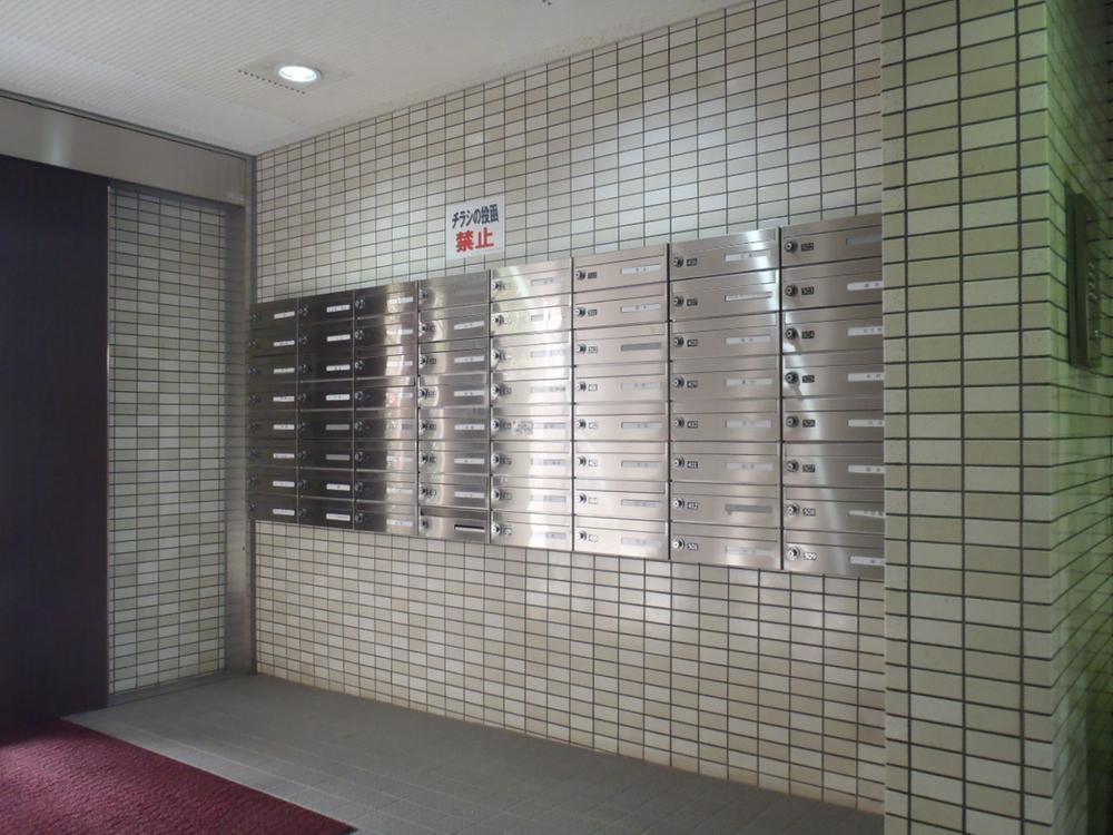 Entrance. Common areas