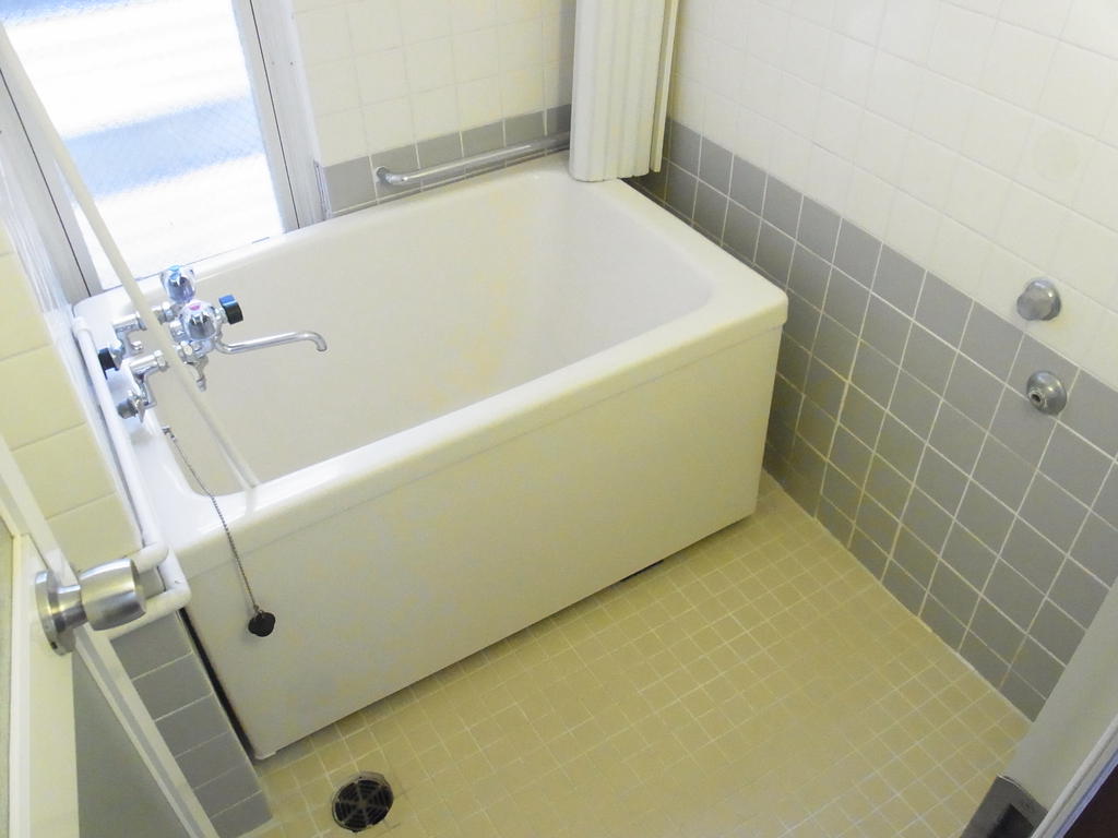 Bath. Refresh tired of one day in the bath with cleanliness.