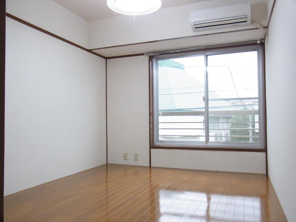 Living and room. Flooring of smooth is happy. It will fly furniture appliances.