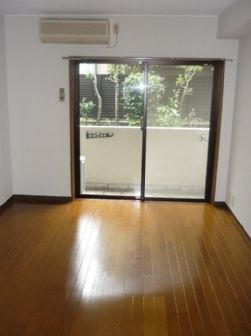 Living and room. Reference is a picture. 