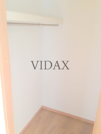 Receipt. Walk-in closet