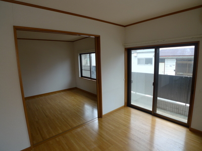 Living and room. Western-style flooring 7.1 Pledge