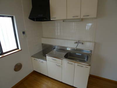 Kitchen. Gas stove 2 burners installed Allowed