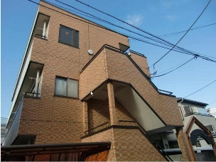 Living and room. It is in Kuo card gift