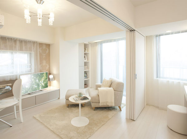 Living.  [living ・ dining] Living to connect with Western-style ・ Dining is bright and open, Space of the room. Use the high sound insulation sash, To reduce the external sound we have extended soundproof effect in the room. (Which was the F type model room shooting (February 2013), Some optional specifications (paid ・ Application deadline Mu) are included. )