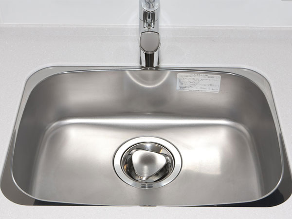 Kitchen.  [Bass sink specification] In the design of water splashing sound is hard to sound, Also reduce sound at the time of dropping the spoon.
