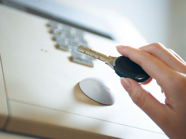 Security.  [Non-touch key] Set entrance auto unlocking is, Adopt a non-touch-type. Key has adopted a dimple key.