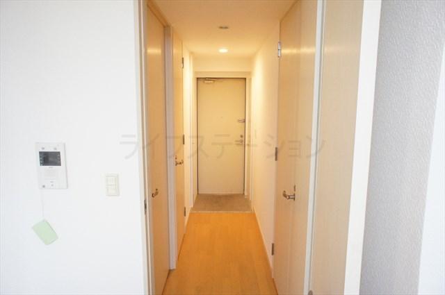 Non-living room. Local (December 19, 2013) when shooting Rainy weather