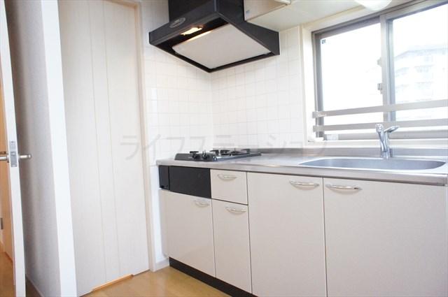 Kitchen. Local (December 19, 2013) when shooting Rainy weather