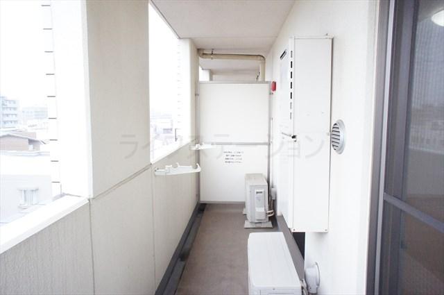 Balcony. Local (December 19, 2013) when shooting Rainy weather