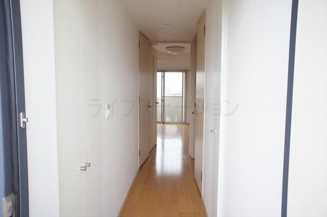 Entrance. Local (December 19, 2013) when shooting Rainy weather