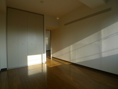 Living and room. Western-style 6 Pledge with closet