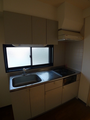 Kitchen. System kitchen ・ With gas two-burner grill